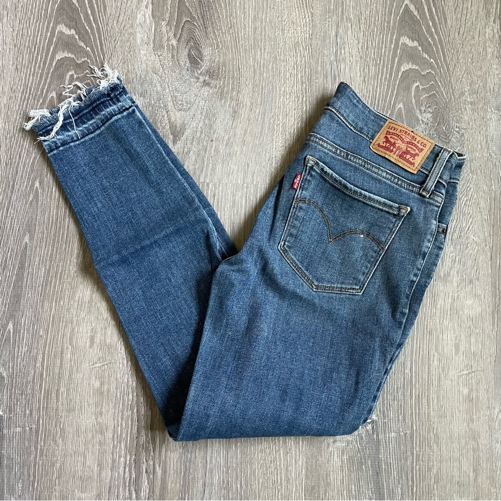Levis 711 Jeans